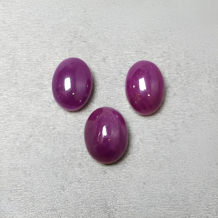 cabochon rubis de forme ovale