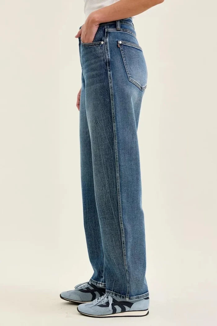 High-Waist Wide-Leg Jeans in Dark Indigo - The PM Edit