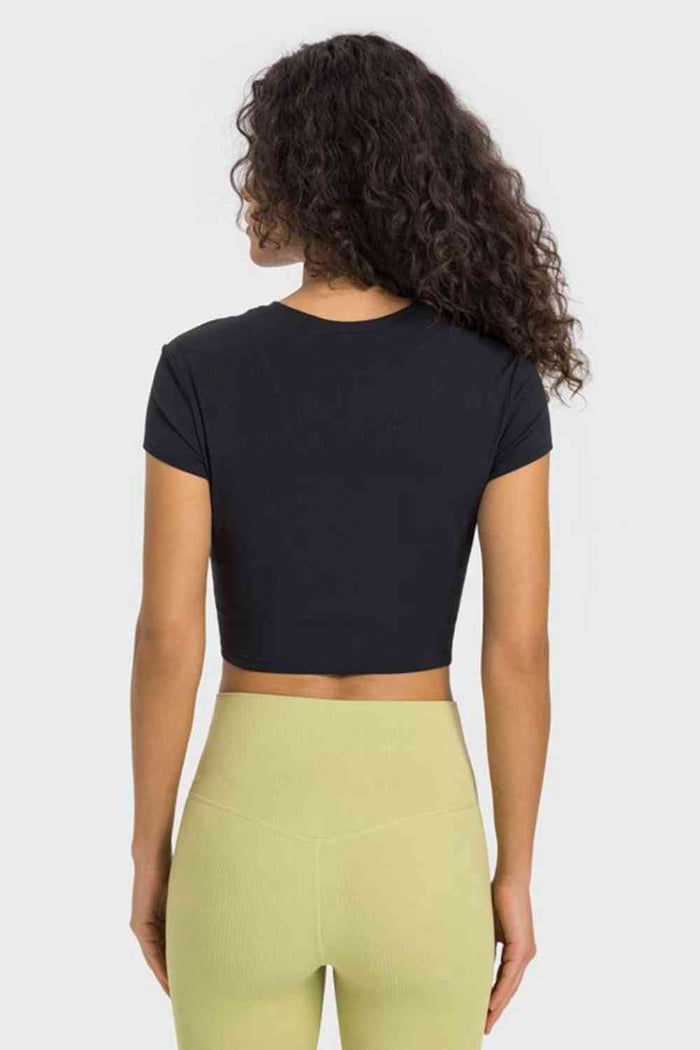 Round Neck Short Sleeve Cropped Sports Tee