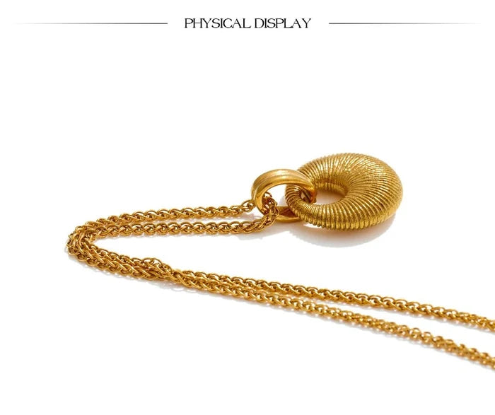 Textured Donut Pendant Necklace | 18K PVD Gold Plated Stainless Steel Jewelry - The PM Edit