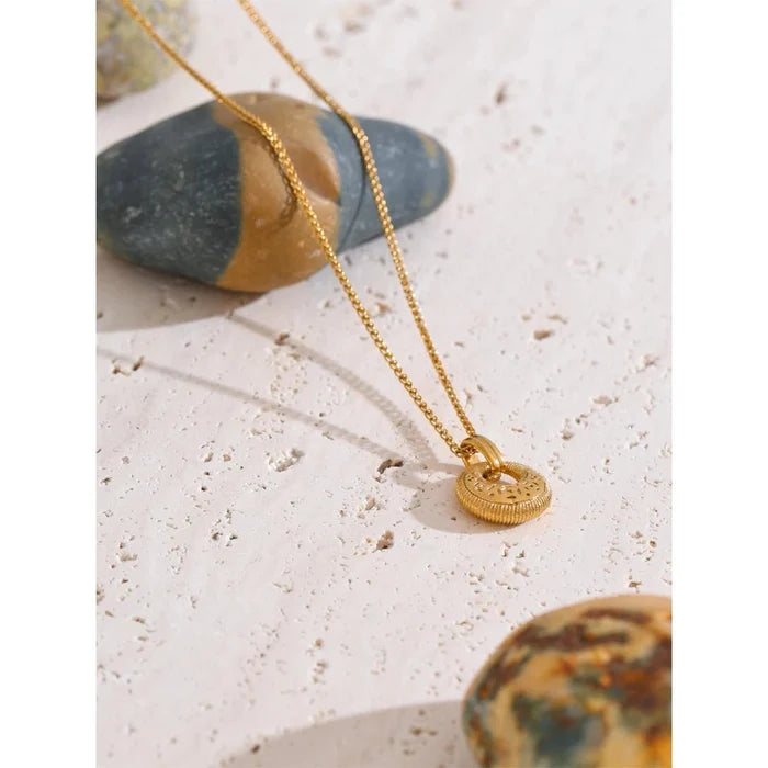 Textured Donut Pendant Necklace | 18K PVD Gold Plated Stainless Steel Jewelry - The PM Edit